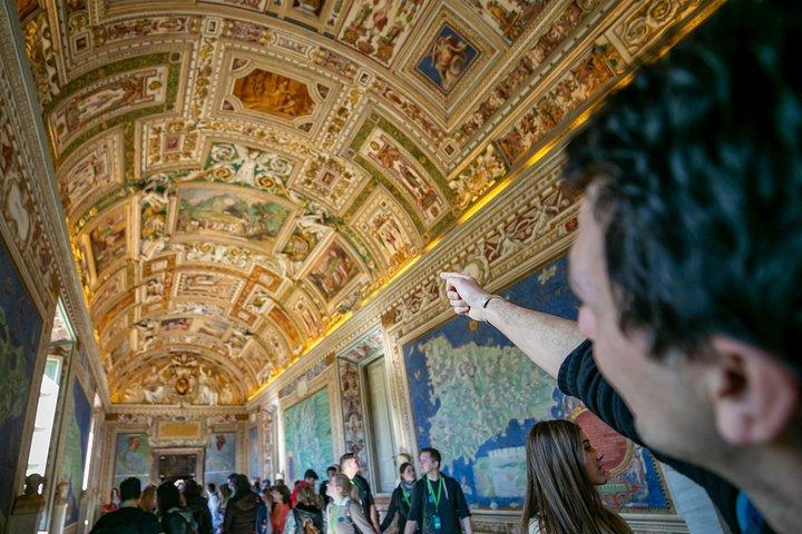 Rolstoeltoegankelijke Sixtijnse kapel en privétour in het Vaticaan voor bezoekers uitschakelen