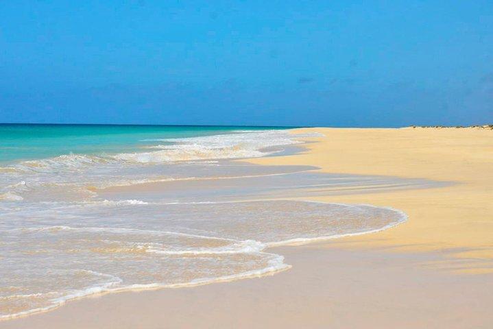 Insel Boa Vista: 4-stündige Rabil-, Viana-Wüsten- und Schiffswrack-Tour
