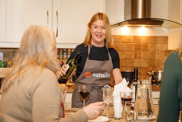 Diversión y cocina irlandesa: clase de cocina y cena en el centro de Dublín