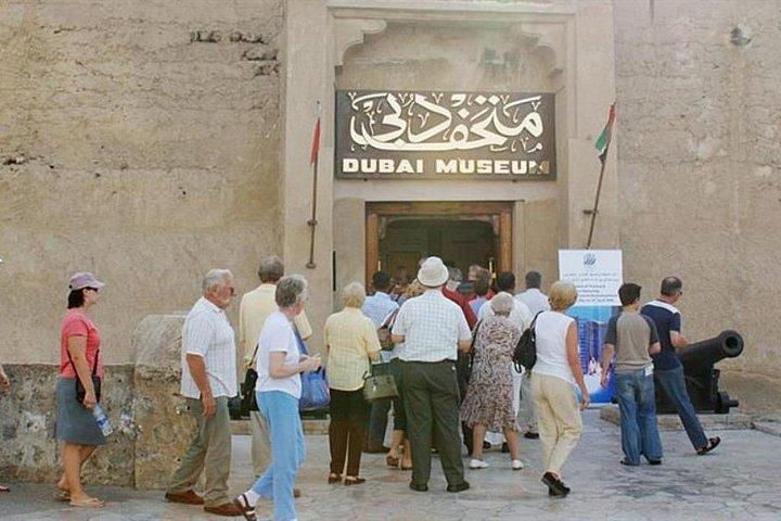 Dubai Cultural Walking Tour med professionell guide
