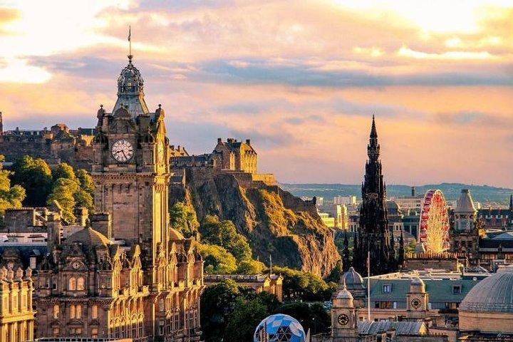 Trasferimento aeroportuale: dall'aeroporto EDI a Edimburgo con un furgone di lusso