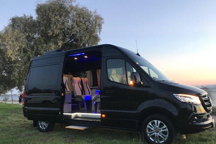 Traslado privado desde el Aeropuerto de Santorini a Santorini
