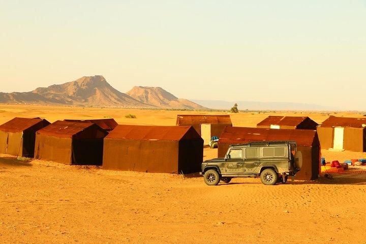 Día completo privado desde Ouarzazate hasta el valle del Draa y el desierto de Zagora con almuerzo