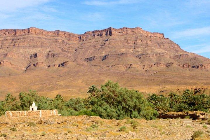 Día completo privado desde Ouarzazate hasta el valle del Draa y el desierto de Zagora con almuerzo