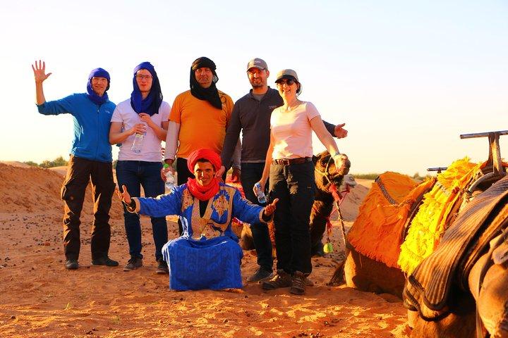 Día completo privado desde Ouarzazate hasta el valle del Draa y el desierto de Zagora con almuerzo