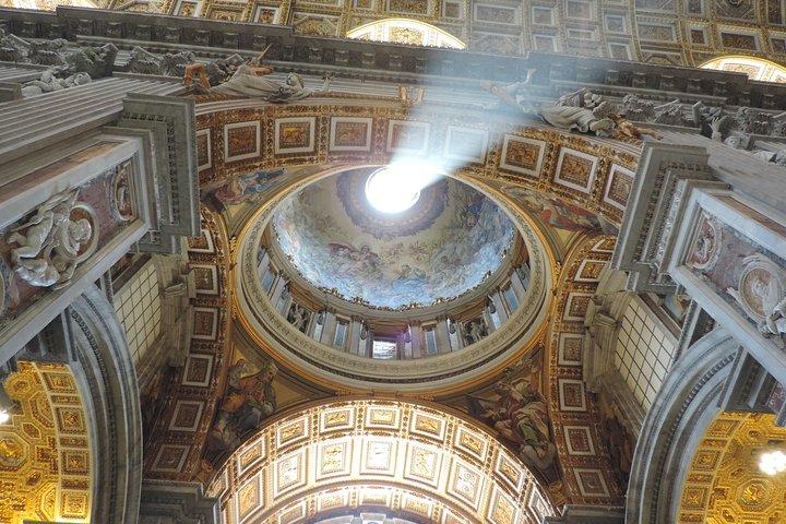 Visita a la Basílica de San Pedro y las Tumbas Papales
