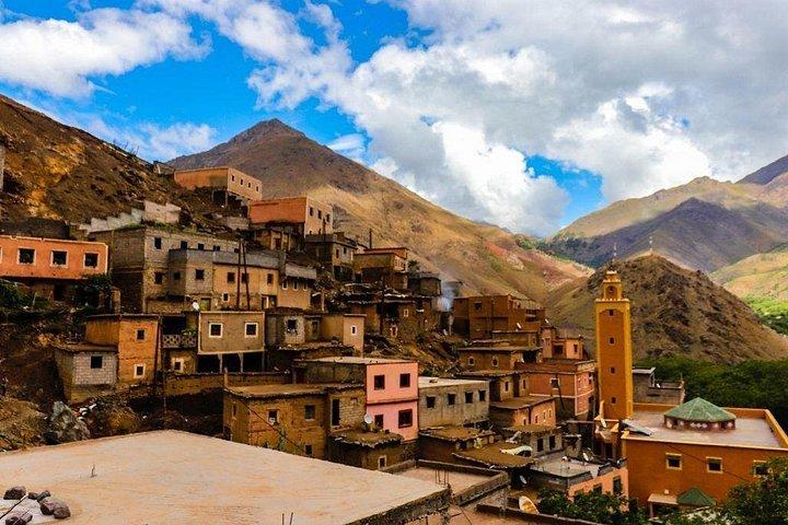 3つの谷と滝とアトラス山脈-ラクダに乗る日帰り旅行マラケシュ