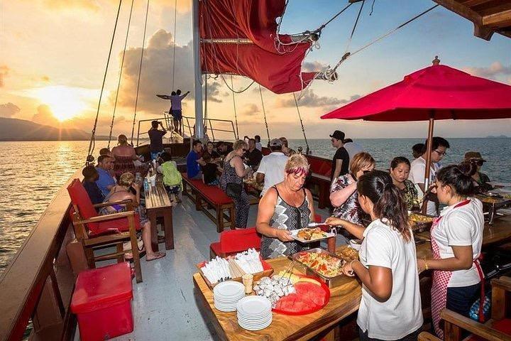 Red Baron: En solnedgångskryssning från Koh Samui med returöverföring