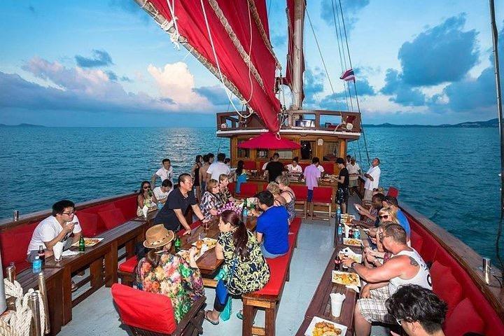 Red Baron: En solnedgångskryssning från Koh Samui med returöverföring