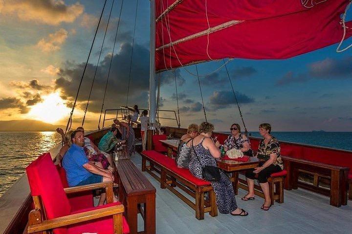 Red Baron: En solnedgångskryssning från Koh Samui med returöverföring
