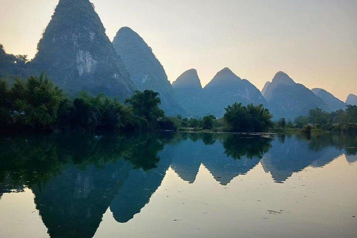 Visite privée de Guilin avec grotte de flûte de roseau, rafting en bambou + Explorez Yangshuo à vélo