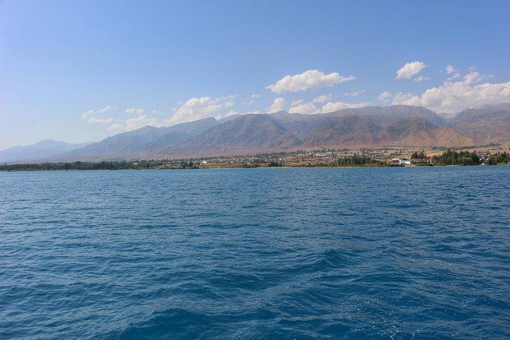 1日で巨大で息をのむようなイシク・クル湖
