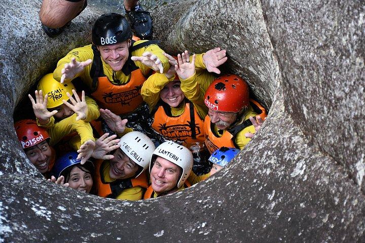 ケアンズ：ベハナ渓谷熱帯雨林キャニオニングツアー