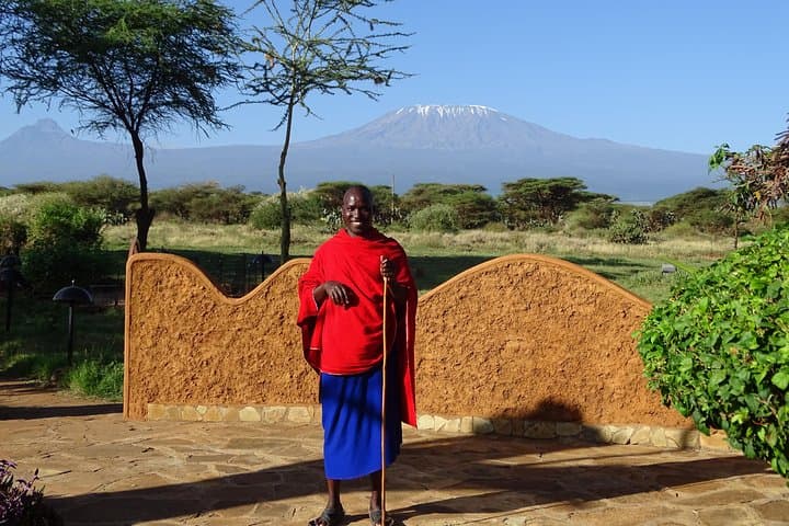 3 Days Safari start in Nairobi - Amboseli - Tsavo West - End in Mombasa