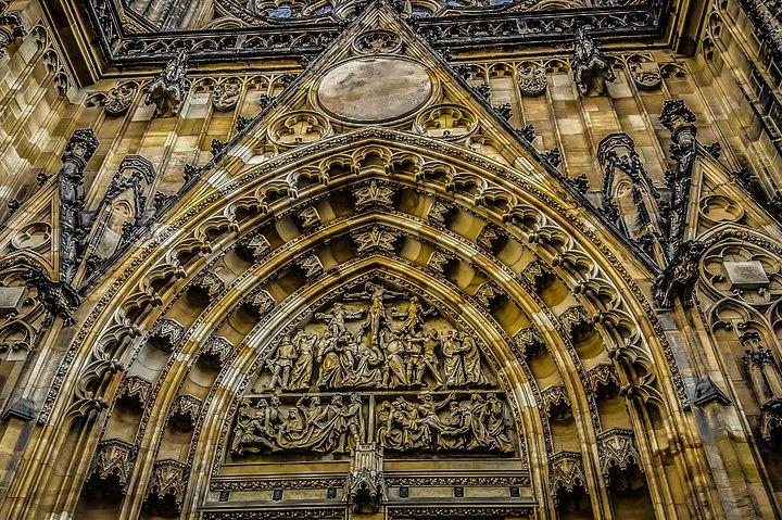 Privater Rundgang durch Prag mit Luxusreise zum Beinhaus Kutna Hora