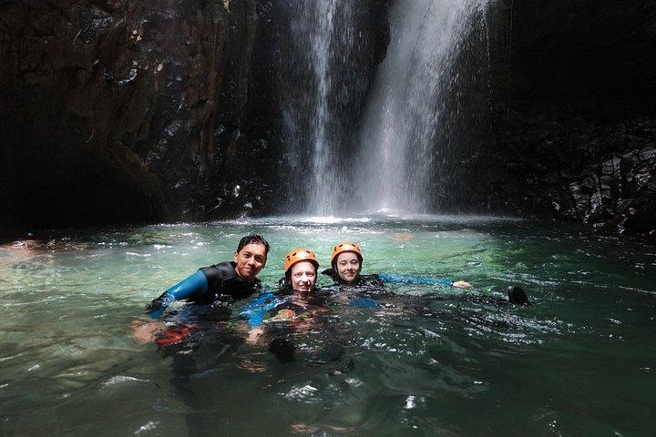 バリ島での中間キャニオニングツアー「Maboya Canyon」