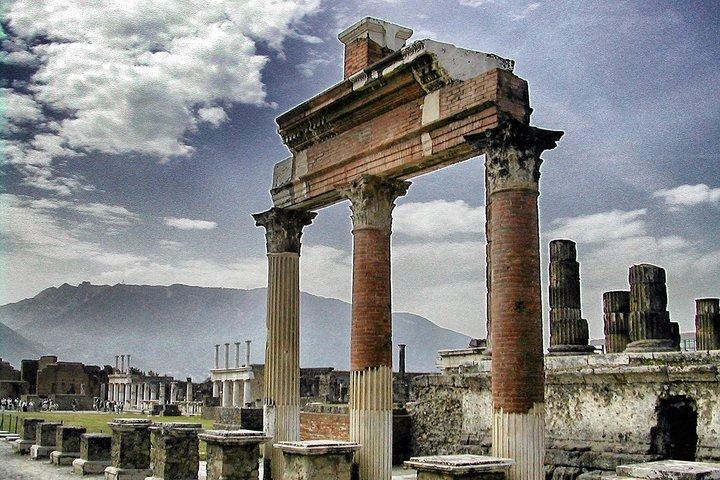 SkipTheLine Fast Access Pompeii Archaeological Park with Expert Tour Guide