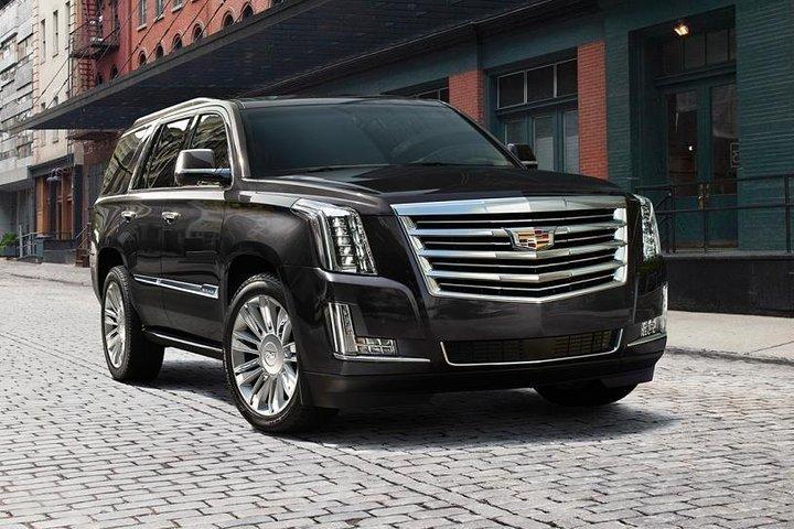 Private Transfer: Toronto to Pearson Airport YYZ in Luxury SUV