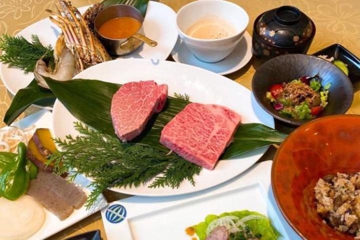 Pasto lussuoso di Teppanyaki del manzo di Kobe a Kobe