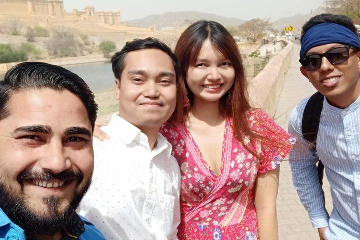 Tour privato della città rosa di un giorno in Tuk Tuk con autista che parla inglese.