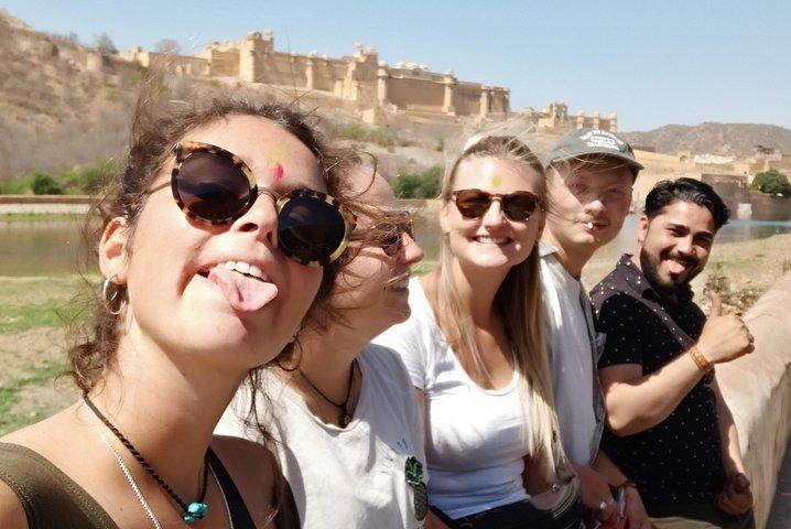 Tour privato della città rosa di un giorno in Tuk Tuk con autista che parla inglese.