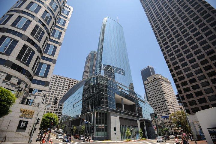 ご到着時の送迎： 空港LAXからビジネスカーでロサンゼルスへ