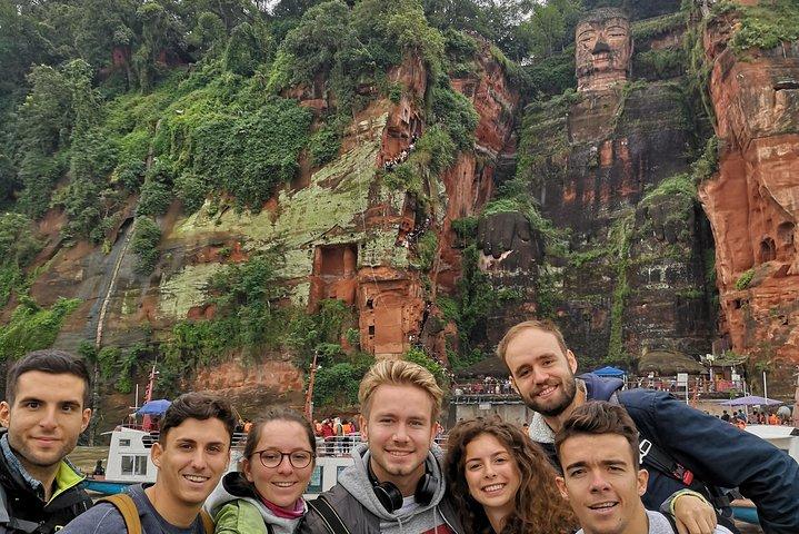 Esclusivo tour privato di un giorno con panda giganti e Buddha di Leshan