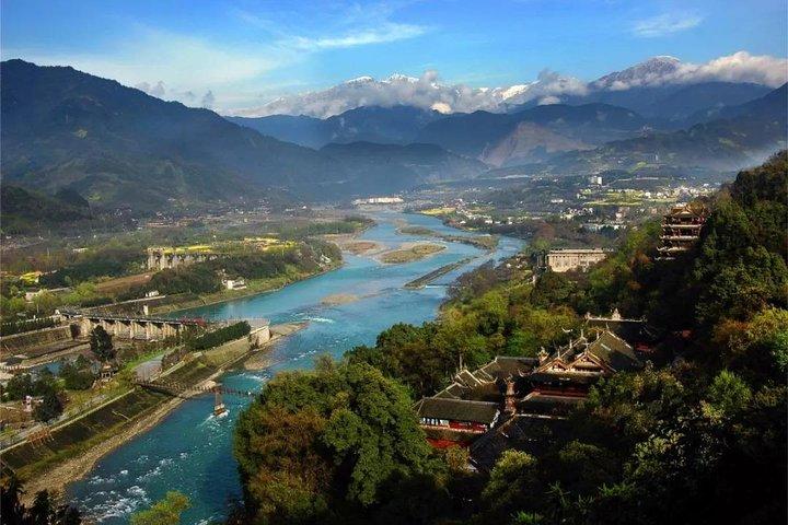 Private Full Day Chengdu Panda Base and Dujiangyan Irrigation System Tour