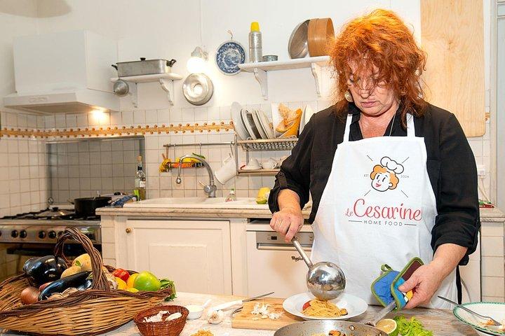 Cesarine: Market Tour & Dining at a Local's Home in Catania