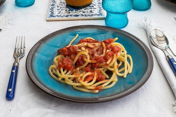 ピエンツァの地元の家で昼食または夕食と料理のデモ