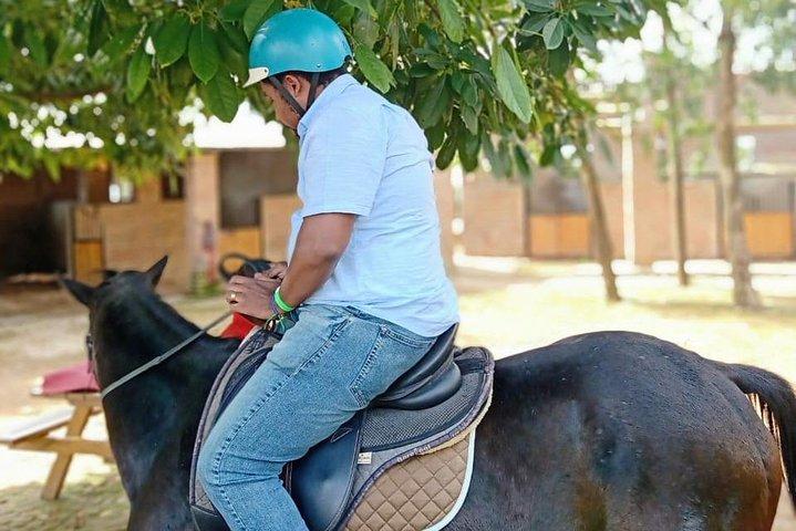Tour a cavallo e nella città vecchia di Mt Kigali