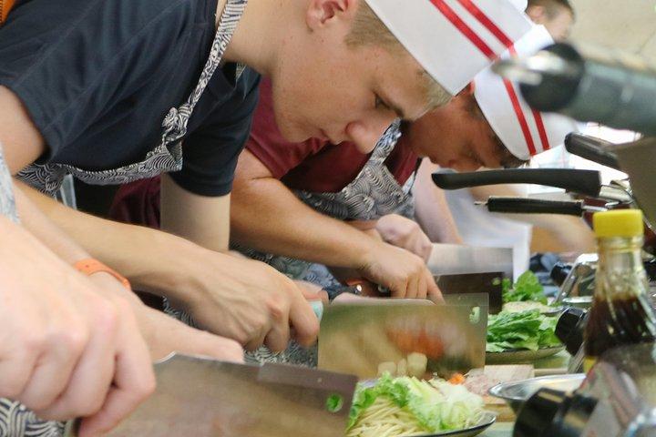 半日成都農場料理教室とスパイス市場探索