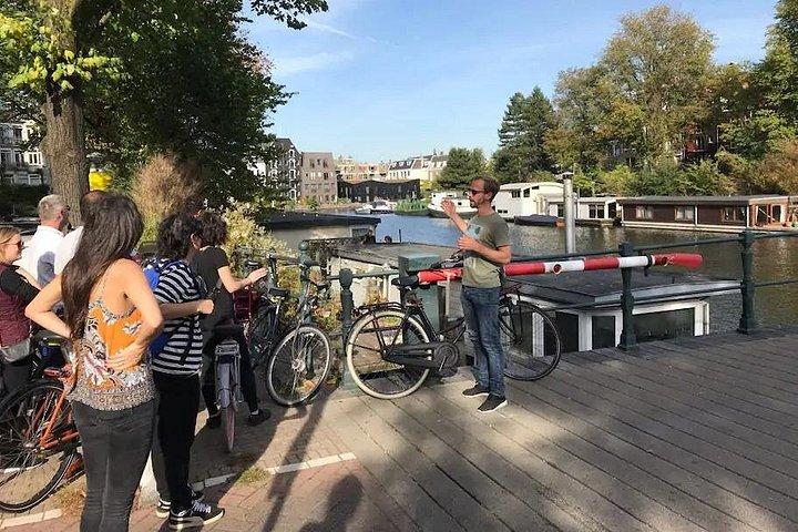 ビルズバイクツアーアムステルダム: 変革、歴史、建築