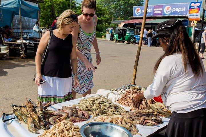 トゥクトゥクによるニゴンボ市内観光