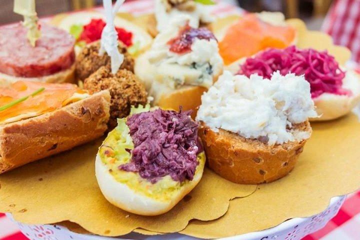 地元のイタリア人食前酒の芸術：ミラノで学び、楽しむ