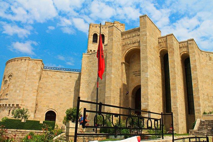 Tour privato di un giorno di Kruja e degustazione di vini da Tirana o Durazzo