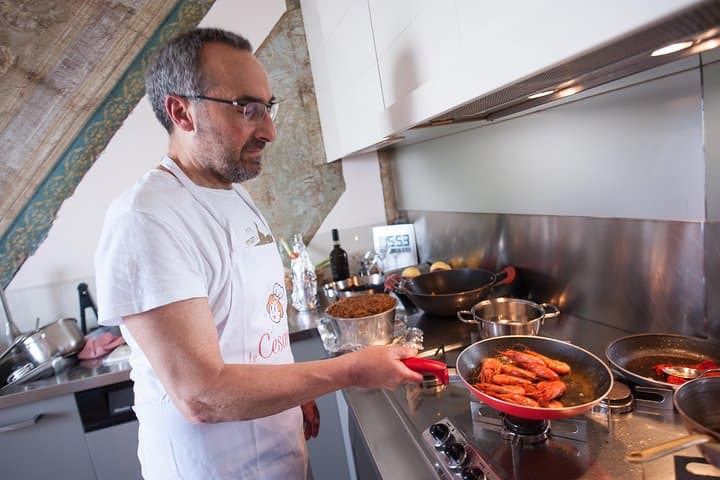 Private market tour and cooking class with lunch or dinner in Pompei
