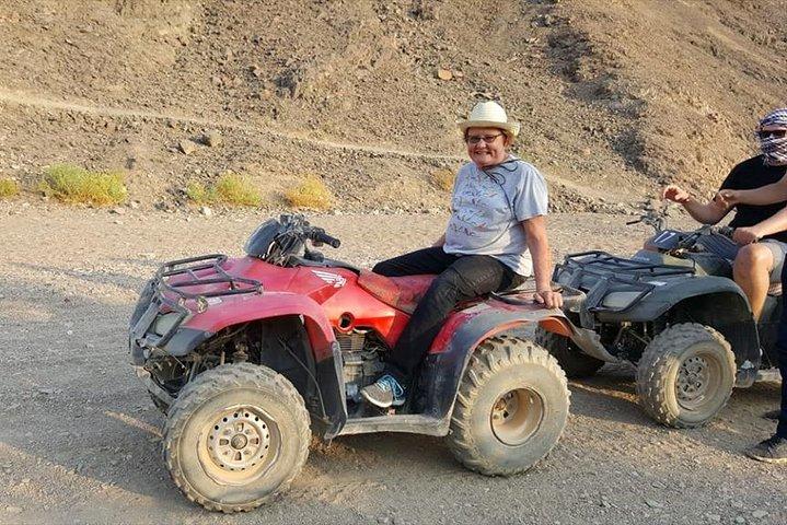 Hurghada Bedouin Desert Safari de Jeep - Quad bike, passeio de camelo e jantar beduíno