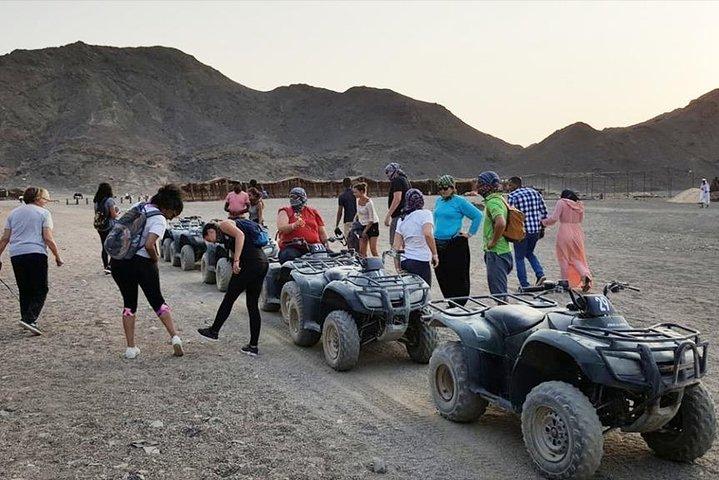 Hurghada Bedouin Desert Safari de Jeep - Quad bike, passeio de camelo e jantar beduíno