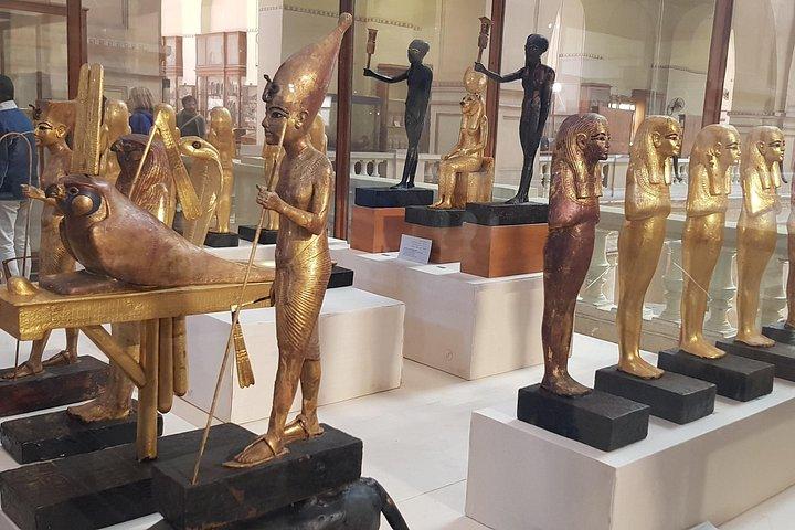 ギザピラミッド、大エジプト博物館、旧バザール日帰りツアー