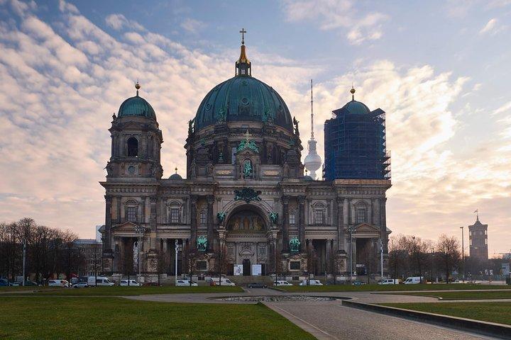 Berlin To The Max Full Day Photography Tour
