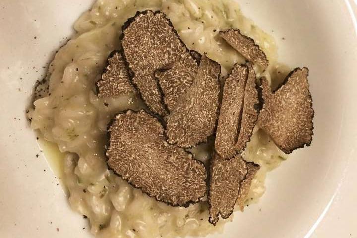 Piccolo gruppo Pasta vegana e bruschette Classe con vino