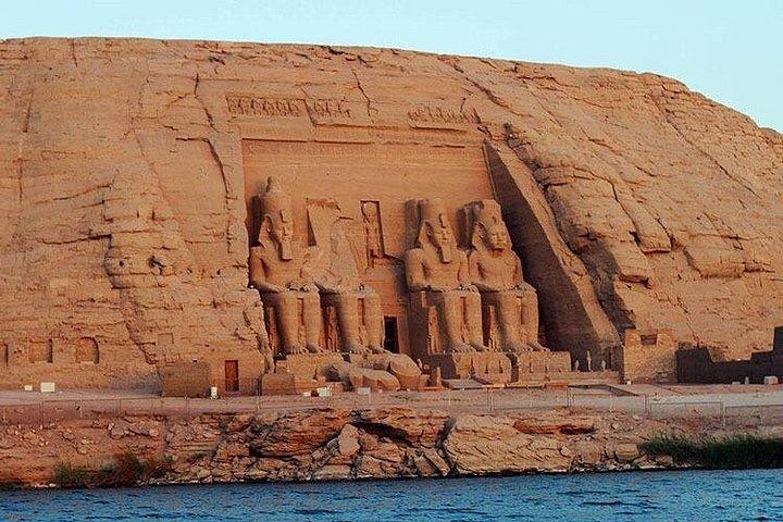 ルクソール：エドフ、コムオンボ、アスワン、アブシンベルへの2日間のプライベート旅行、入場料
