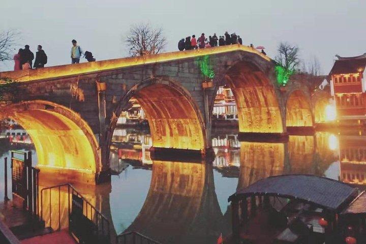 Shanghai privat rundtur i Zhujiajiao Ancient Town Solnedgång i Oriental Pearl Tower