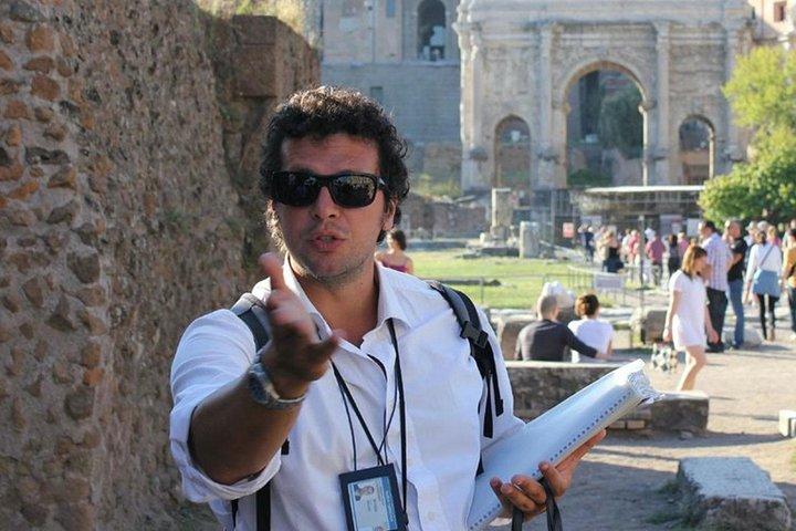Tour privado por el Coliseo y la Antigua Roma con recogida en el hotel