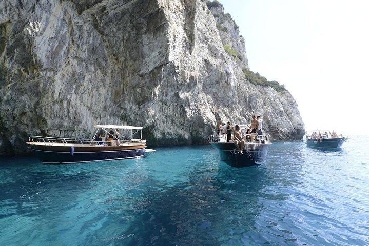 Excursão de barco em pequeno grupo da Ilha Capri a partir de Roma de trem