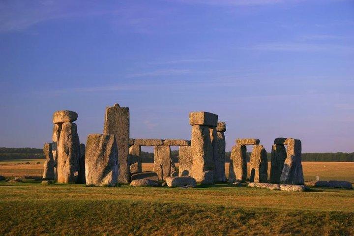 Visite privée indépendante d'une journée à Winchester, Stonehenge et Salisbury