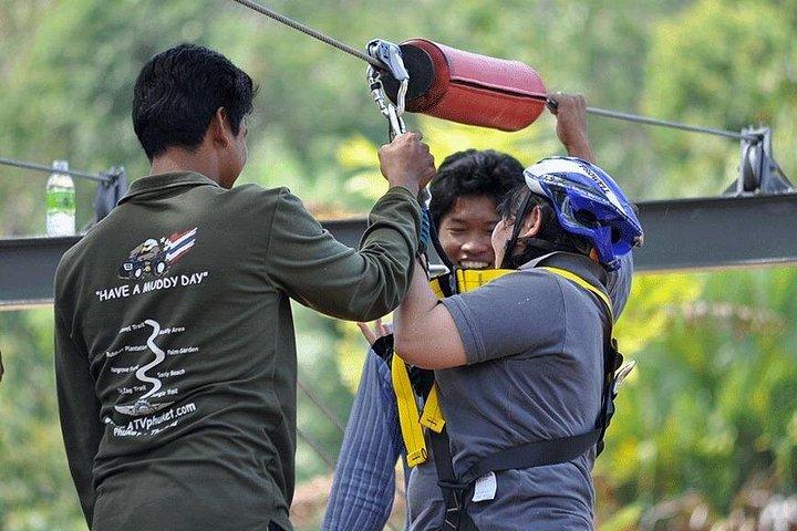 プーケットでのATV乗馬とチームビルディングアクティビティ