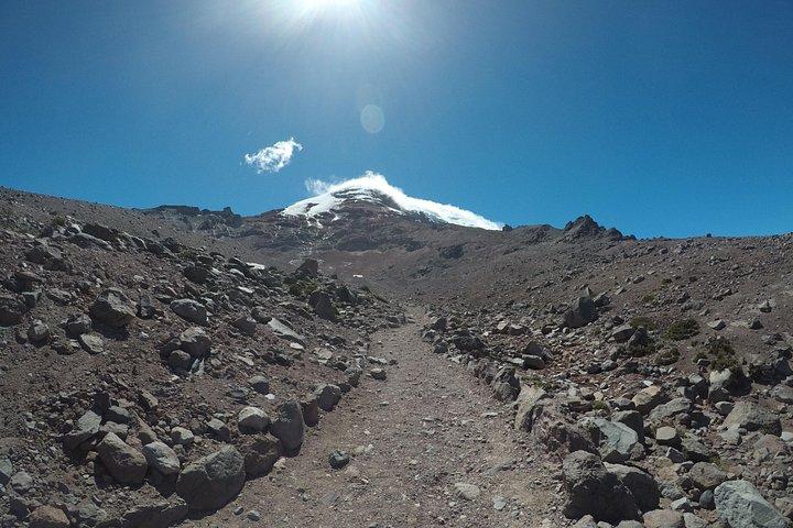 グアヤキルから日帰りチンボラソ火山＆バルバネラの教会