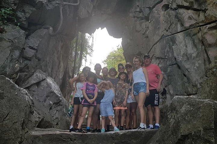 Transferência privada de Rountrip para Marble Mountain - Monkey Mountain - Dragon Bridge